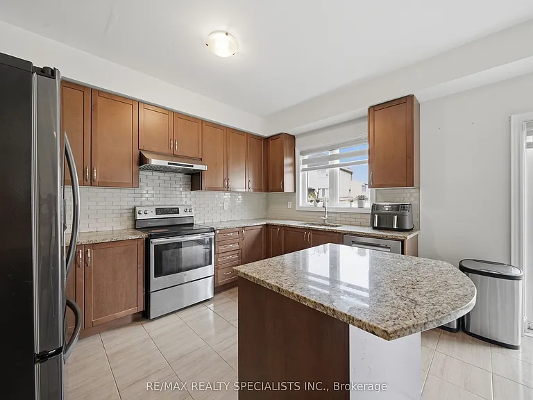 120 Milby Cres — Photo 10