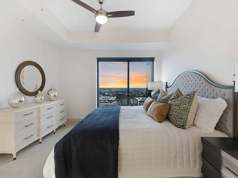Bedrooms that Accommodate King-Size Beds