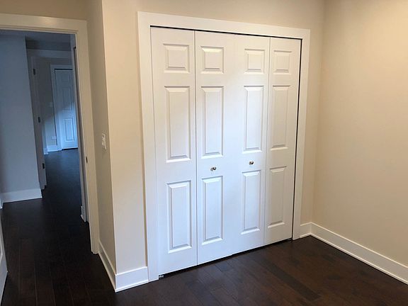 5th image of 2936 N Melvina Ave