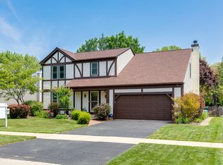 981 Royal Glen Ln, Carol Stream, IL 60188