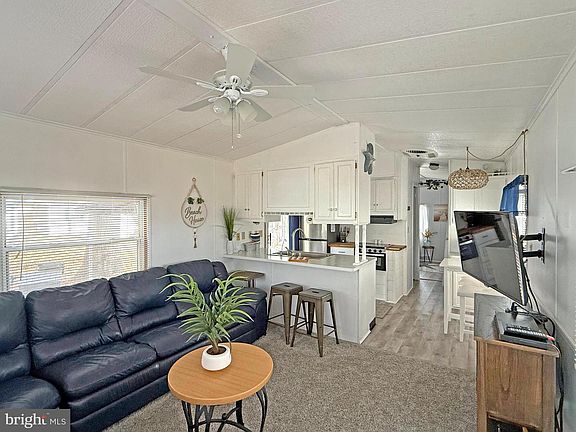 3rd image of 19952 1st Ave #9
