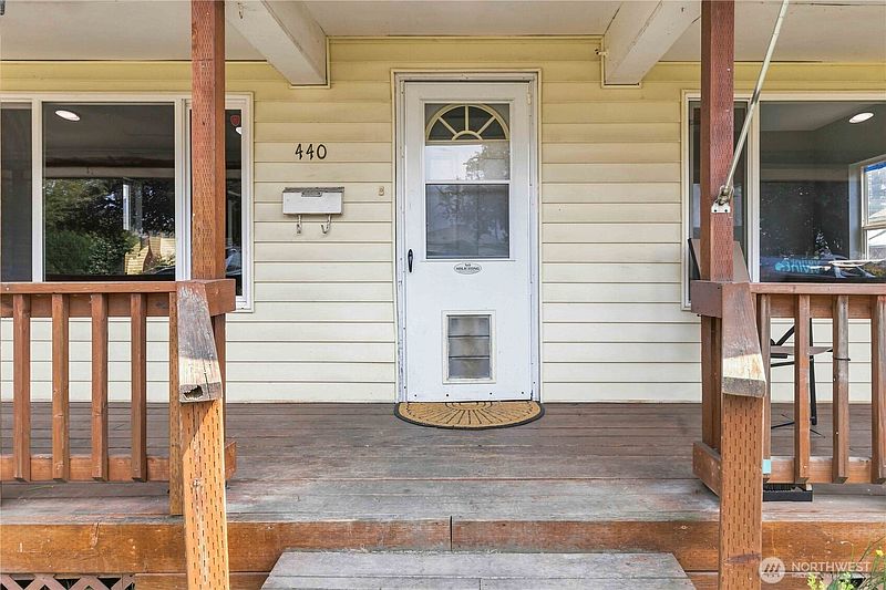 2nd image of 440 20th Avenue