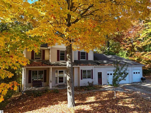 5233 Liberty Dr, Traverse City, MI 49685