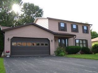 13 Foxshire Ln, Rochester, NY 14606