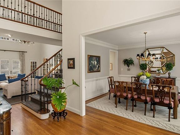 5th image of 10 Tallowood Ct