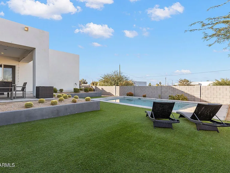 2252 E South Mountain Ave — Photo 48