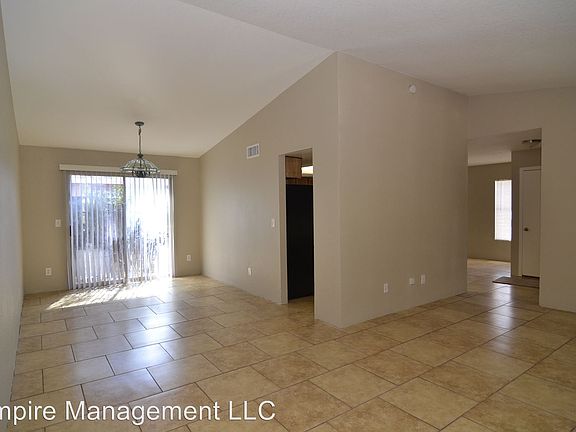 4th image of 4648 N Southbrooke Pl
