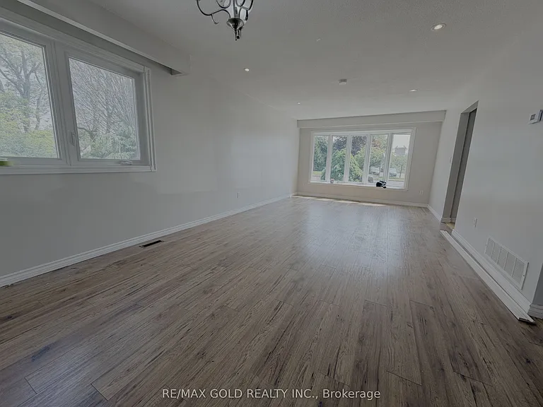 166 Harmony Rd S — Photo 6
