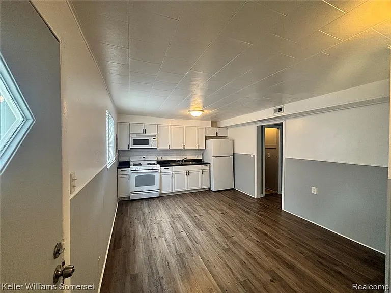 32057 Cheboygan Ct — Photo 5