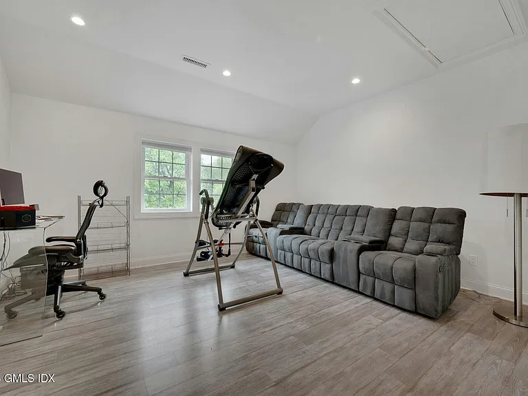 68 Hillcrest Park Rd — Photo 32