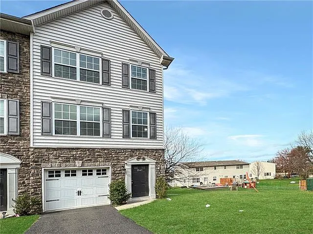 1541 Greystone Pl — Photo 12