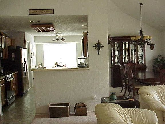 2nd image of 4918 Oak Hollow Dr