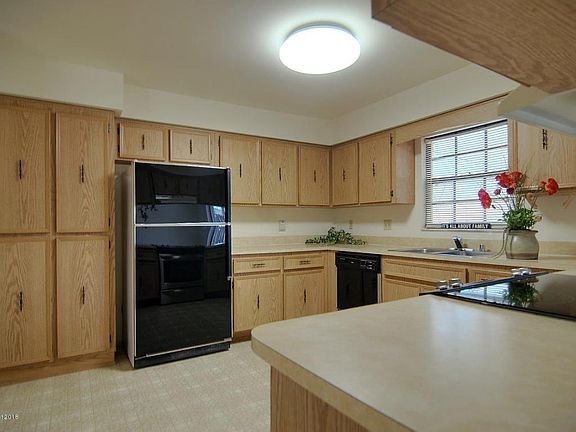 3rd image of 924 Beaverdale Ln
