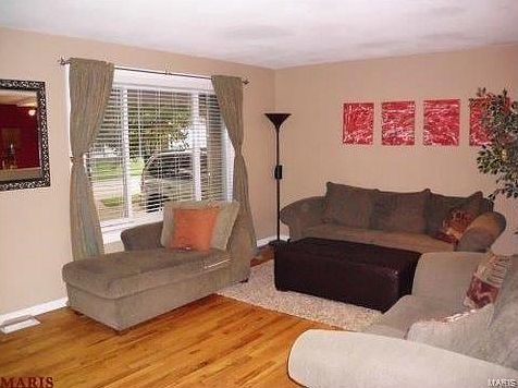 2nd image of 2035 Lindsay Ln