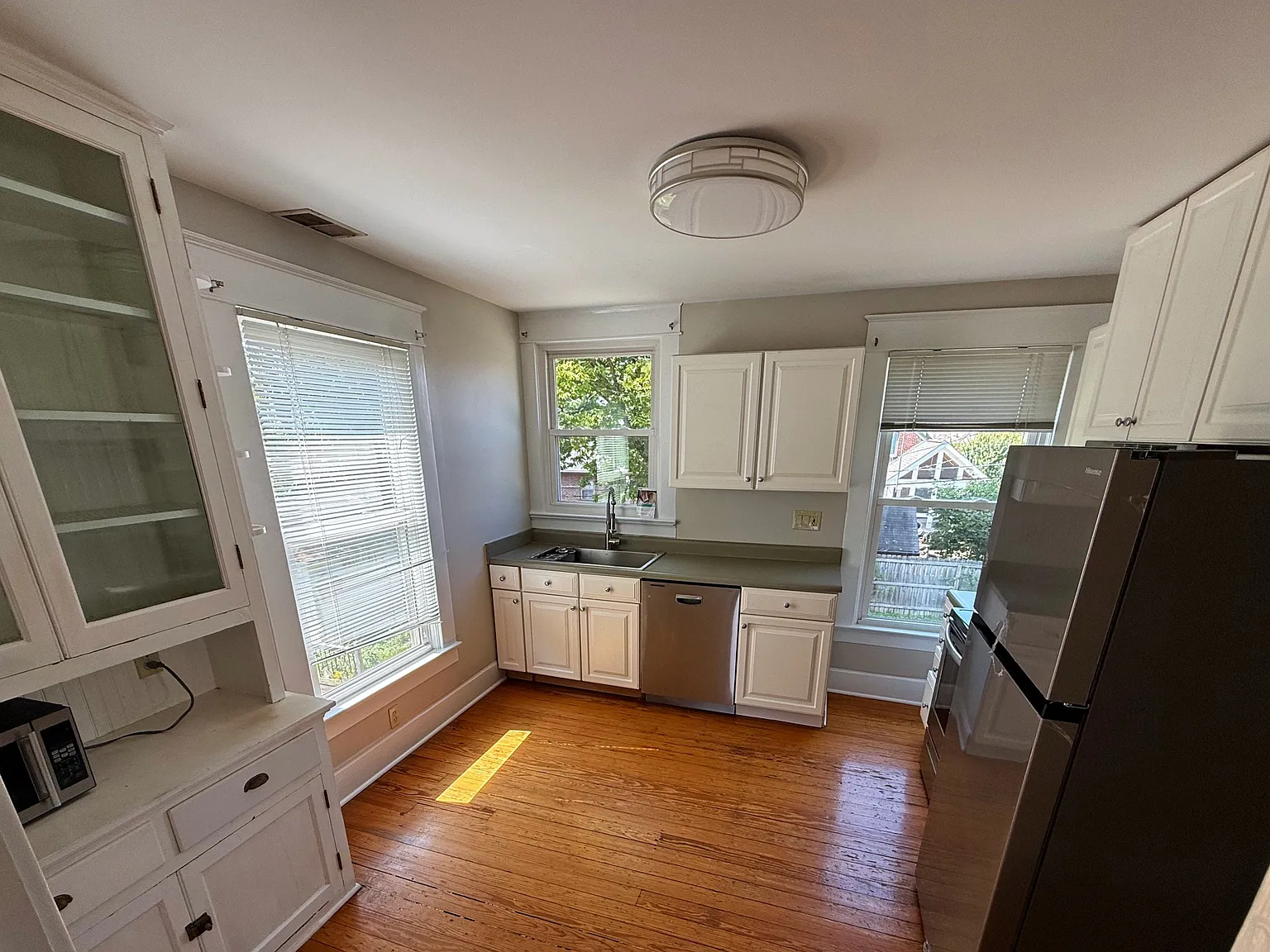 3881 Isabella Ave — Photo 2