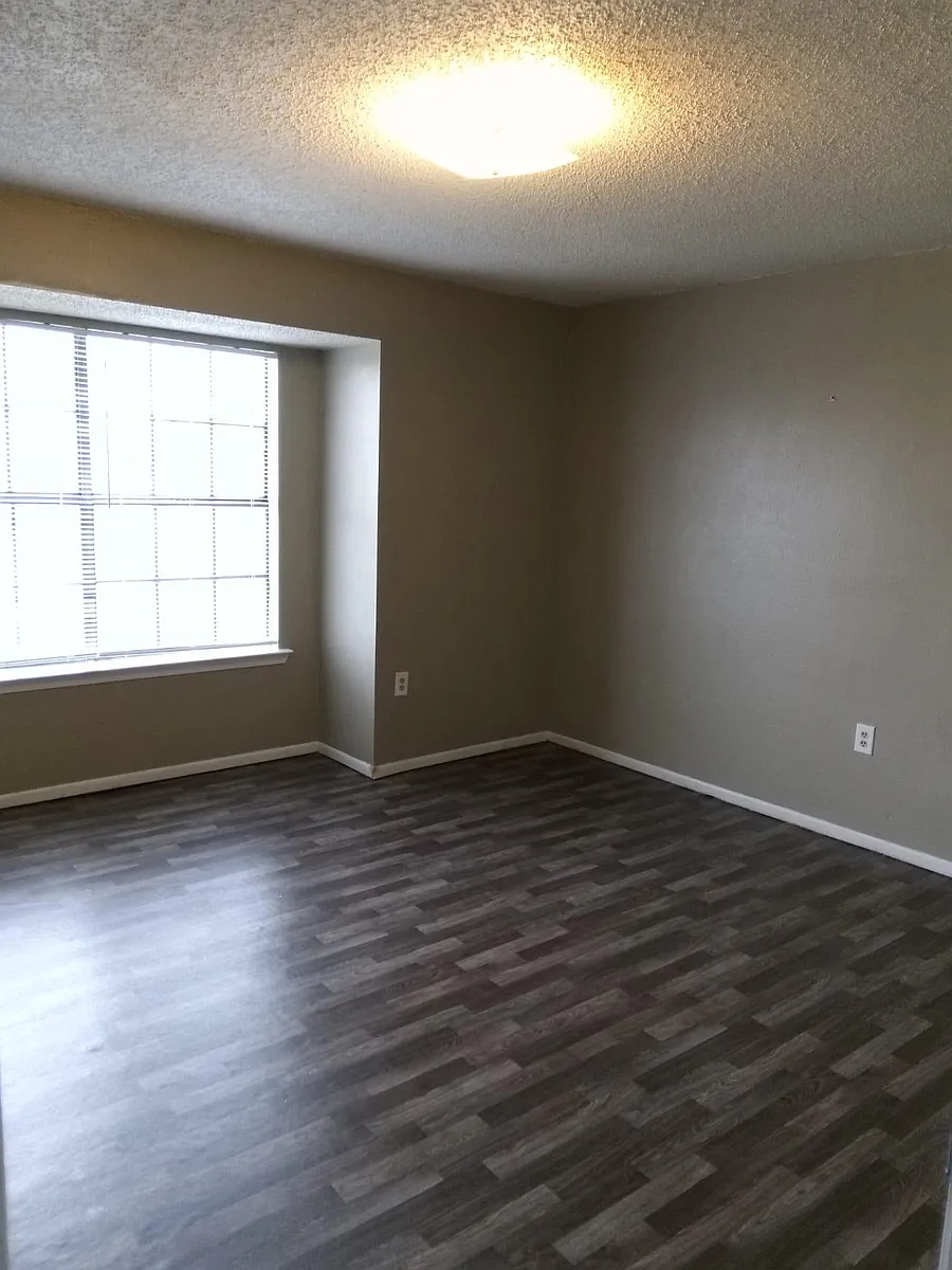 Building Photo - 8506 Leake Ave #C