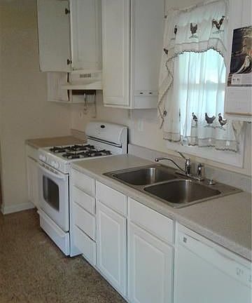 4th image of 4657 Corinne St