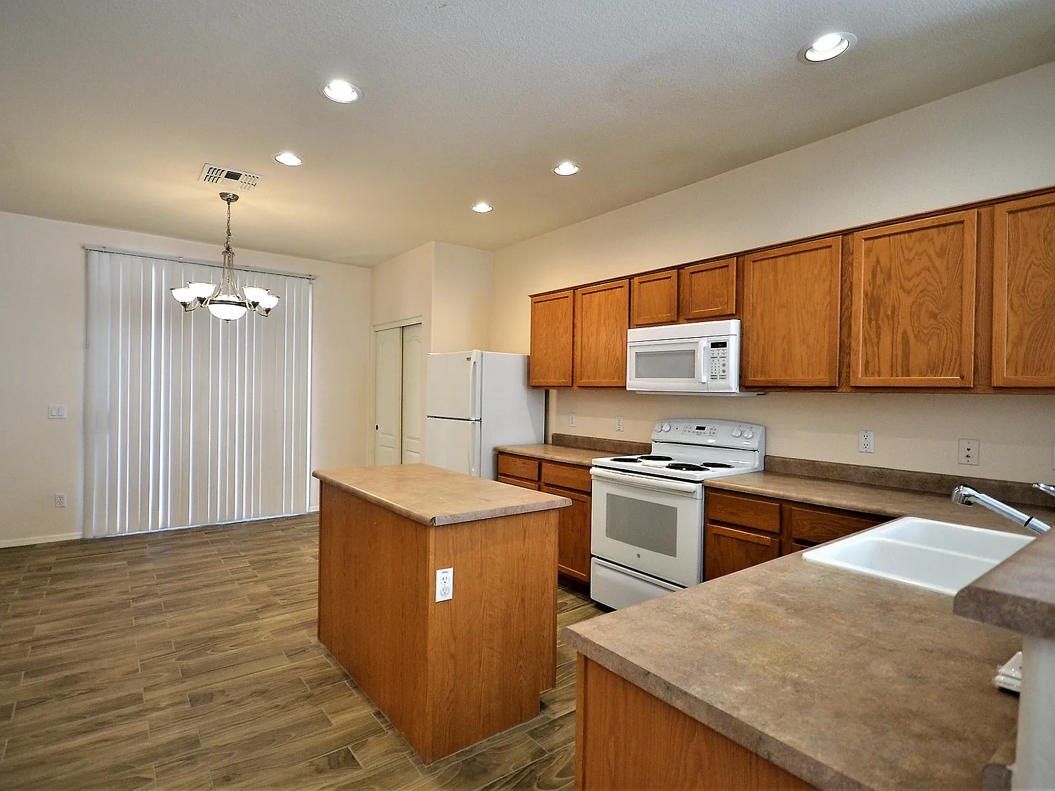 3660 E Temecula Way - 1 — Photo 2