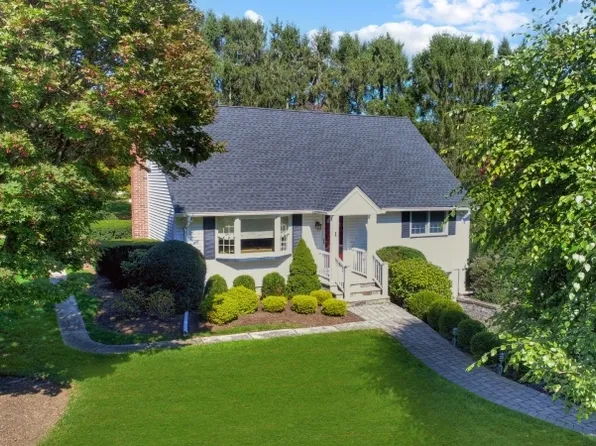 1 Larsen Dr, Roxbury Twp., NJ 07876