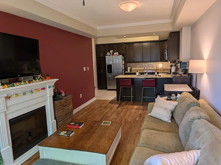 539 Belmont Ave W #102 — Photo 5