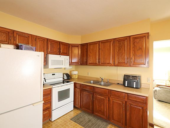 4th image of 804 Fisher Ct