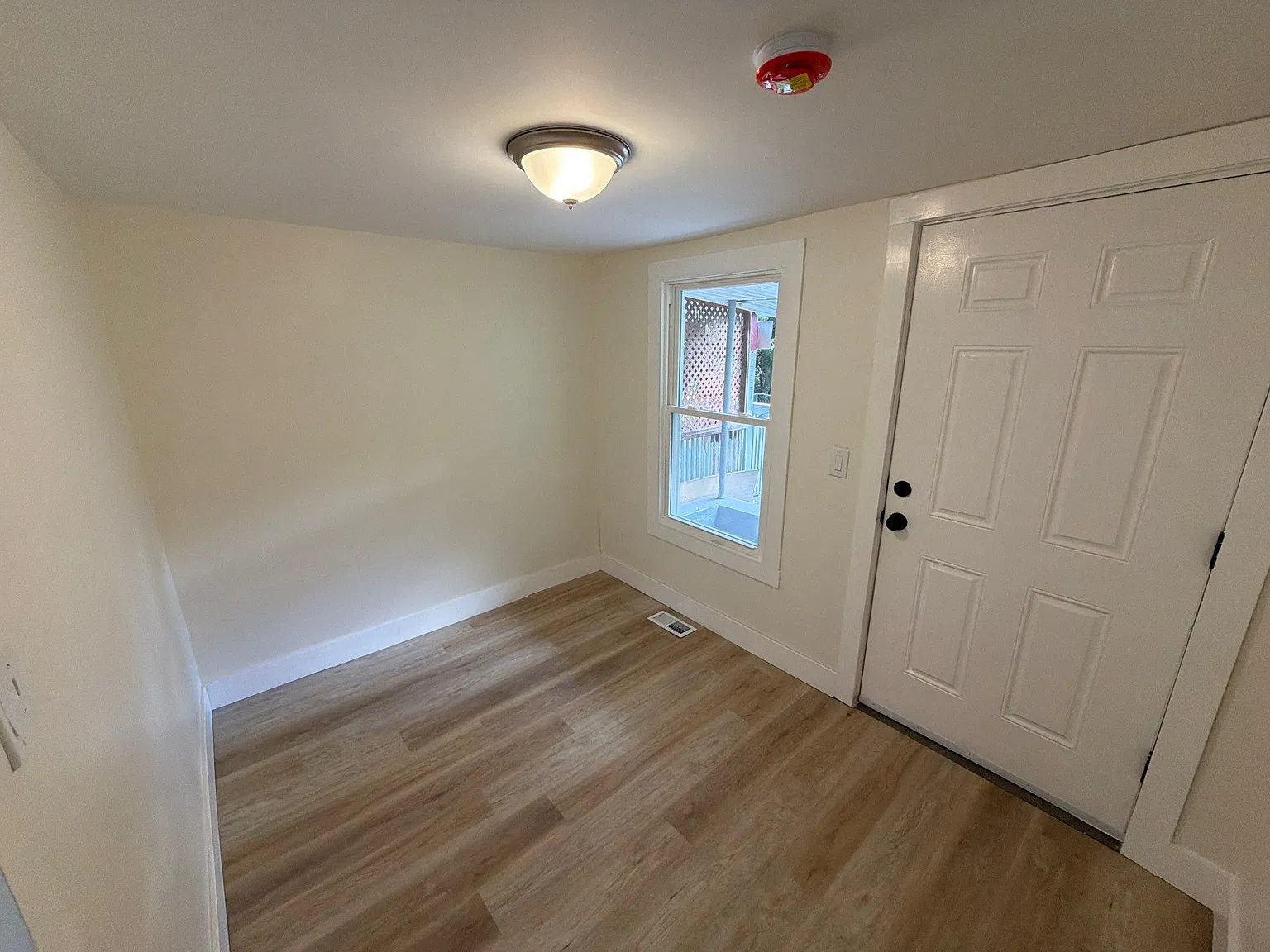 3 bed, 1168 sqft, $2,100 — Photo 4