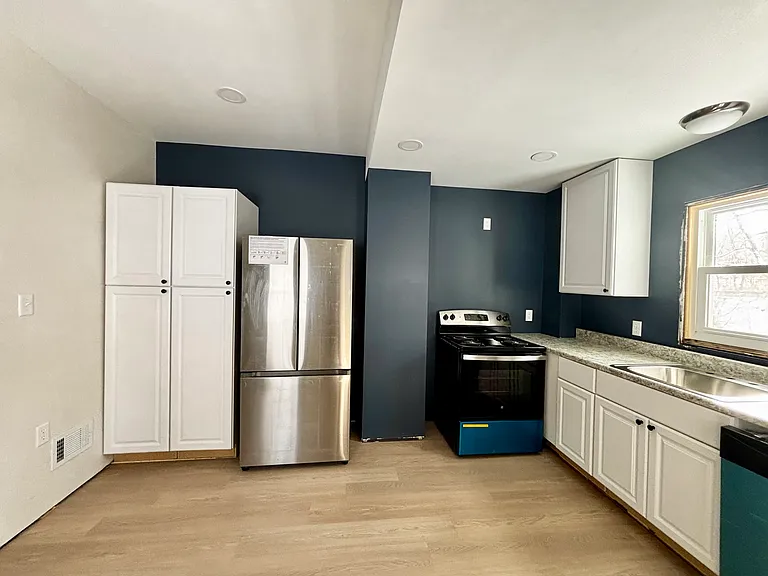 726 Stanton St — Photo 7