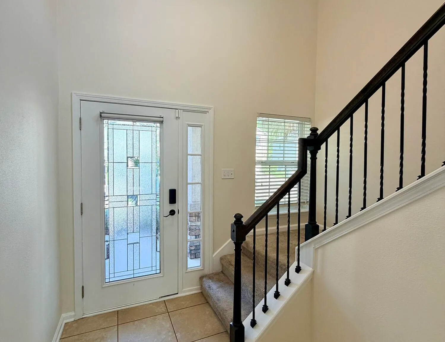 4 bed, 2.5 bath, 1999 sqft, $2,495 — Photo 2