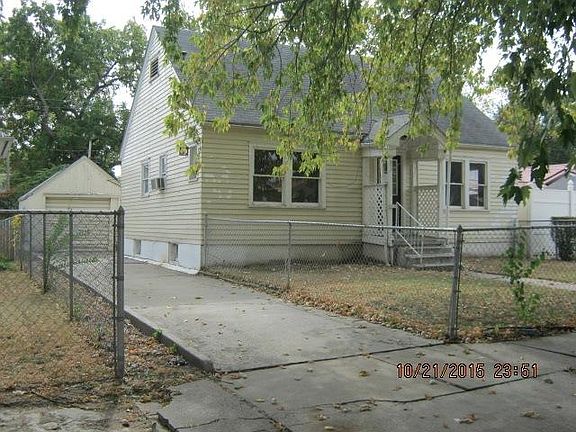 2nd image of 131 W 1st St