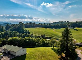 69 Holly Springs Estate Rd, Franklin, NC 28734