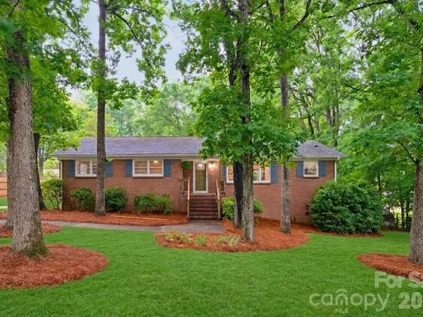 1623 Lumarka Dr, Charlotte, NC 28212