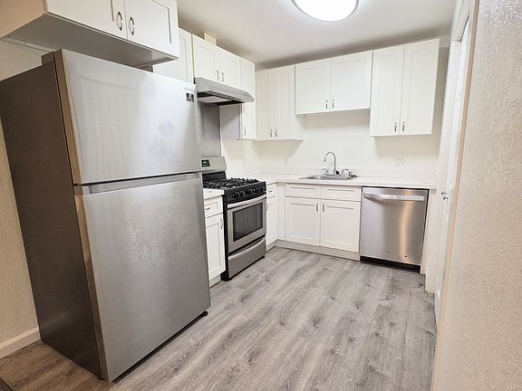 5th image of 2416-2420 Bissell Ave