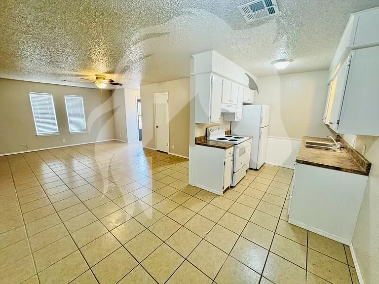 2505 Madison Ave #10 — Photo 4