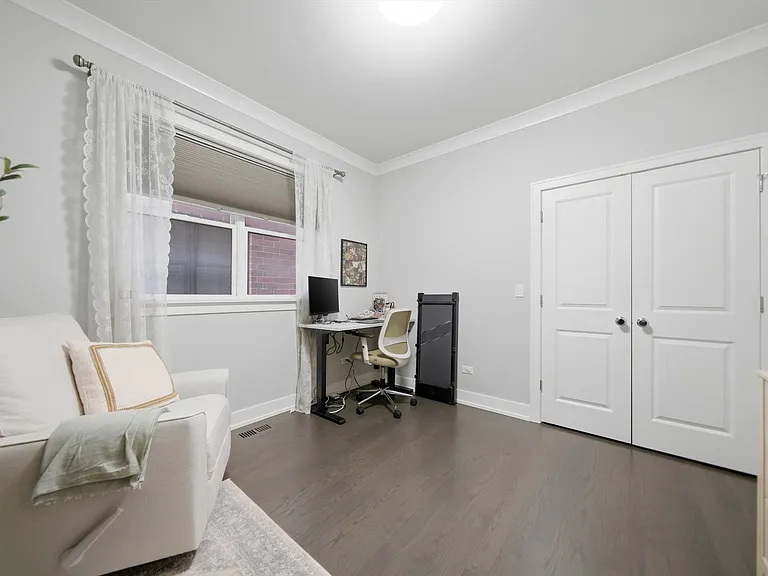 2341 W Roscoe St #2W — Photo 15