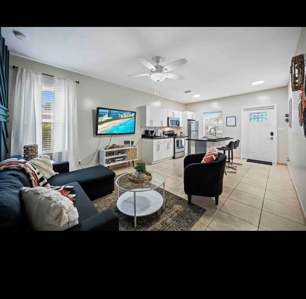 2 bed, 1000 sqft, $2,400 — Photo 1