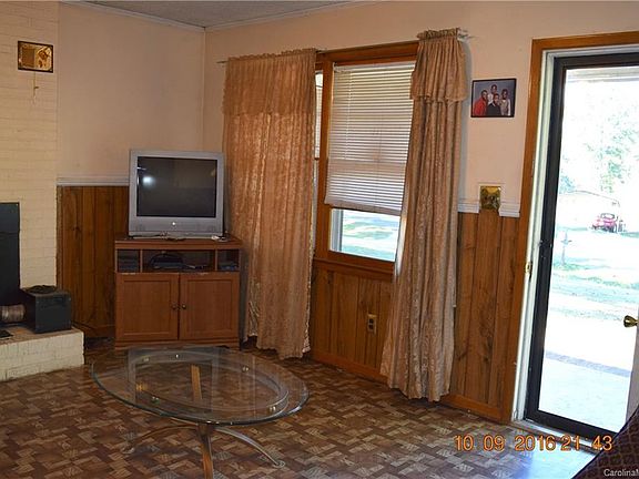 5th image of 6033 Maple Valley Dr