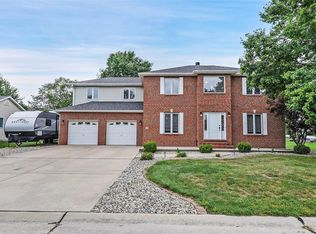 270 Courtland Dr, Highland, IL 62249