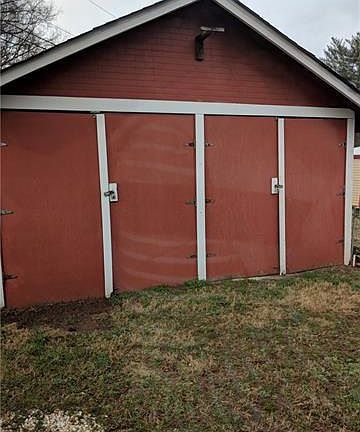 3rd image of 1019 N Center St