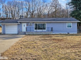 301 N 9th St, Eddyville, IA