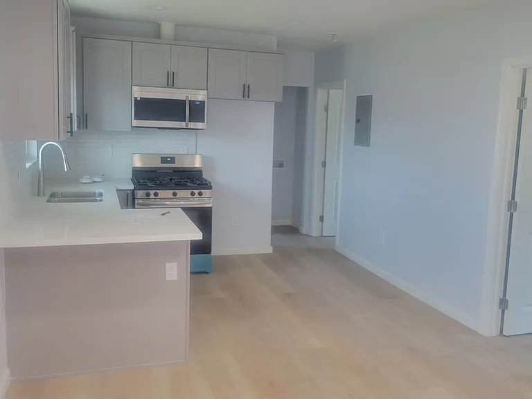 2532 Hauser Blvd #6 — Photo 4