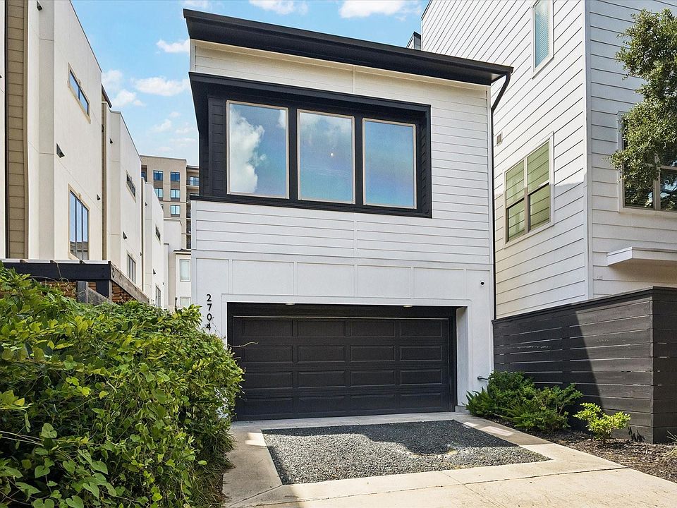 1st image of 2704 Baldwin St