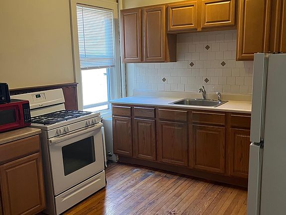 3rd image of 41 Atlantic Ave APT 2