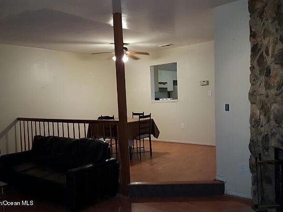 4th image of 569 Woodbine Ln #1000