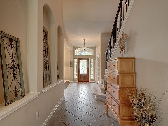 5th image of 15814 Sandisfield Ln