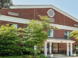 800 Ridge Rd APT 204, Wilmette, IL 60091