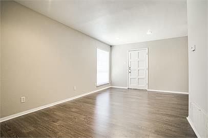 3rd image of 5109 Gaston Ave APT 101