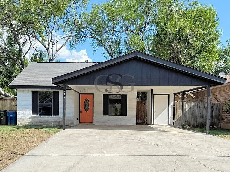 917 Sundance St — Photo 2