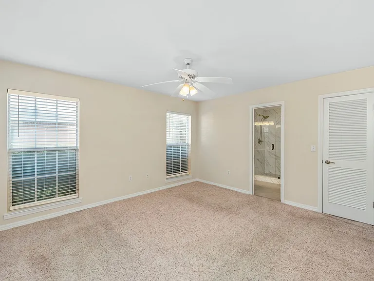 305 Parkwood Pl — Photo 16