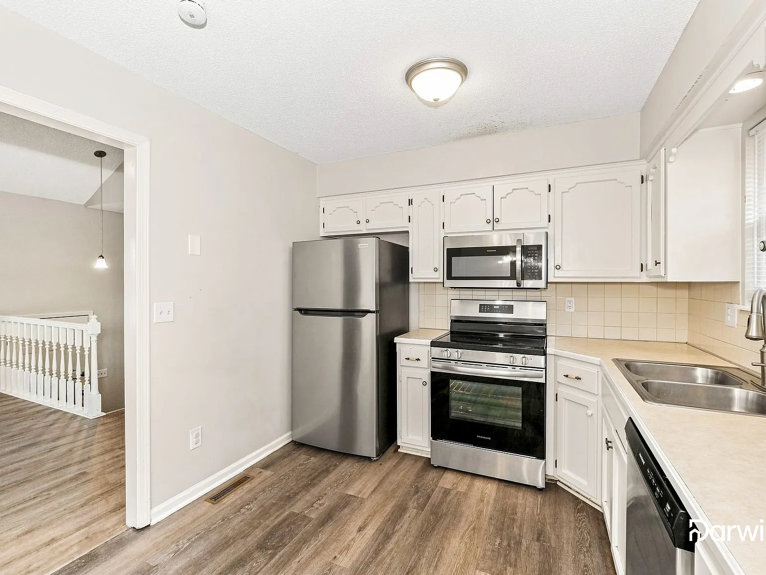 3 bed, 2.0 bath, 1492 sqft, $2,080 — Photo 2