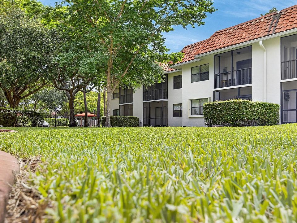 1st image of 15718 E Waterside Cir APT 105